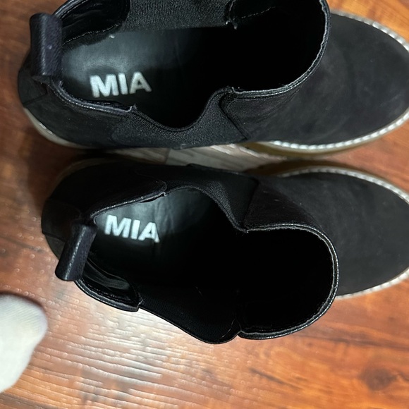 MIA Alejandro bootie lug sole ankle boots 7.5 black with brown soles. - Picture 5 of 6